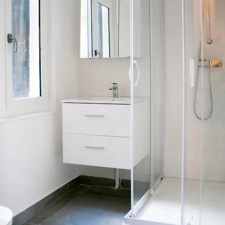 Cosy And Charming Studio Near The Marais Paris